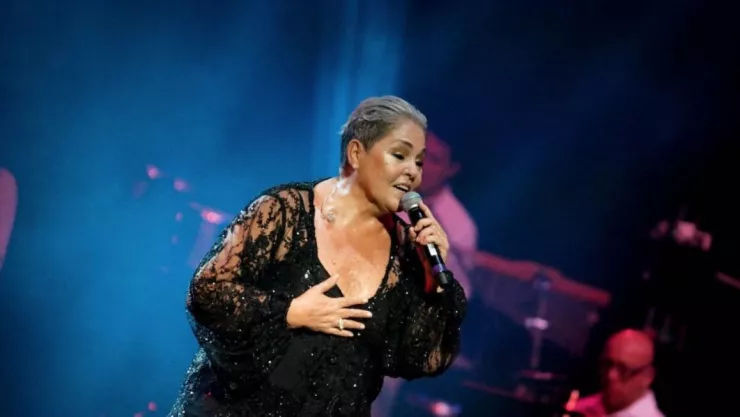 Lupita D’Alessio en el palenque de la Feria Internacional Ganadera Querétaro 2023.jpeg