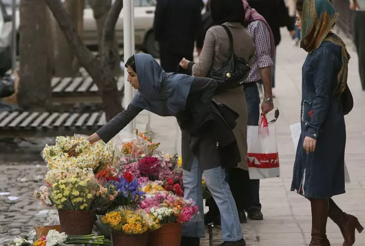 Irán coloca cámaras en lugares públicos para sancionar a mujeres sin velo