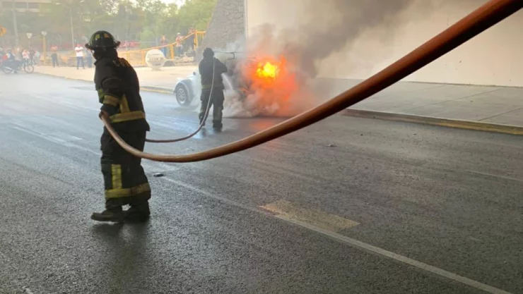 incendia-auto-periférico-insurgentes