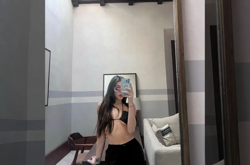Danna Paola traje de bano.jpg