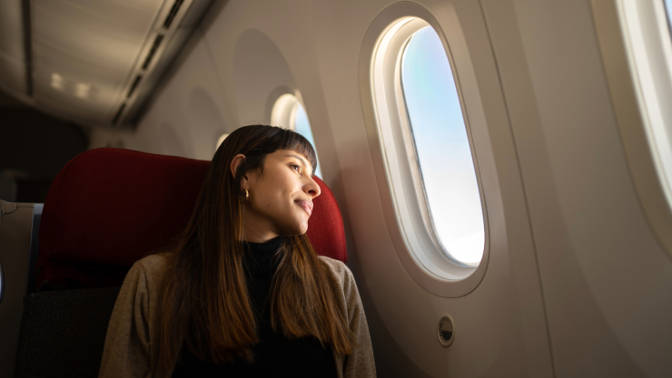Puedes sufrir mayor daño solar si viajas junto a la ventanilla de un avión