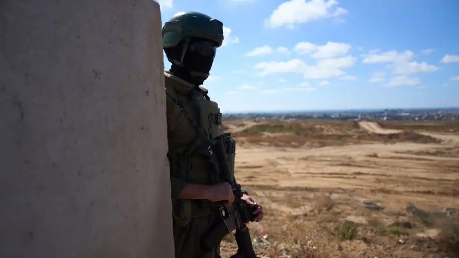 Un soldado israelí en la Línea Amarilla, en la Franja de Gaza