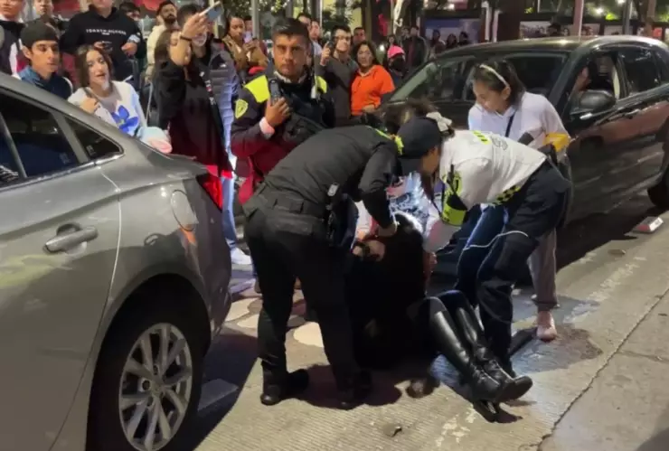 VIDEO: Mujer intenta atropellar a policías durante operativo en Paseo de la Reforma