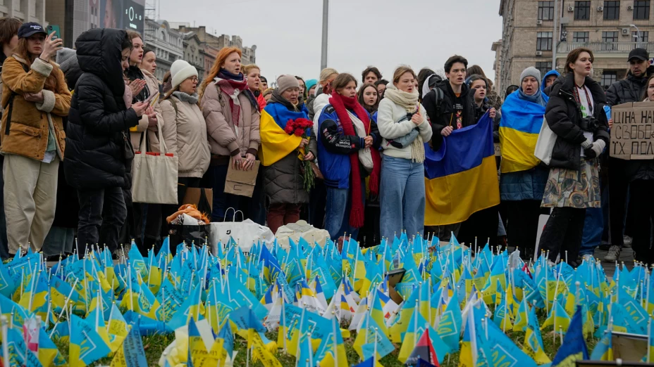 Monumento en recuerdo de las víctimas de la guerra, en Ucrania.