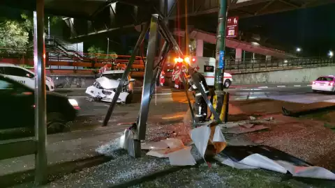 CHOQUE CONTRA PARABÚS Y METROBÚS INSURGENTES.jpg