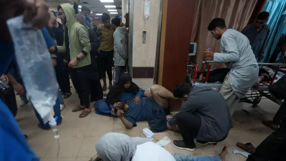 Palestinos heridos en el hospital de Al Aqsa, en Gaza