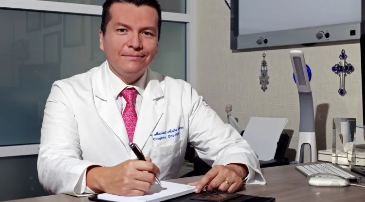 Dr. Manuel Acuña Tovar Cáncer Tiroides.jpg