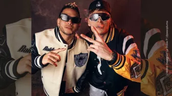 Peso Pluma saludando.jpg