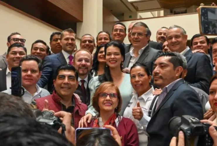 Marcelo Ebrard se registra como candidato al Senado de la República