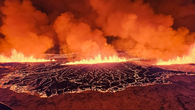 VIDEO: Volcán en Islandia entra en erupción tras semanas de actividad sísmica