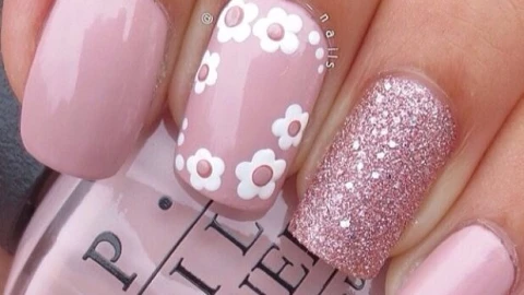 rosa bebe con flores.jpg