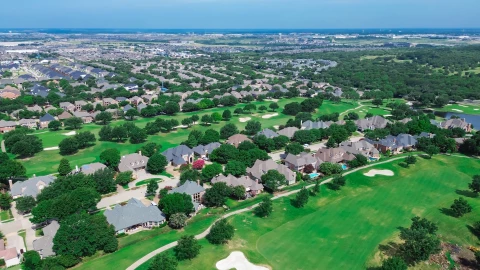 Vista aérea de zona residencial de Plano, Texas