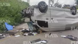 Volcadura en Periférico Ecológico