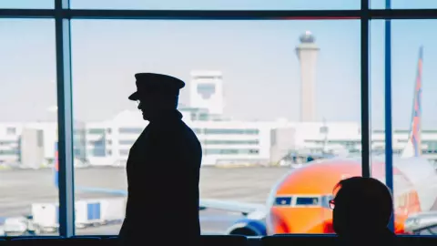 Piloto muere en avión