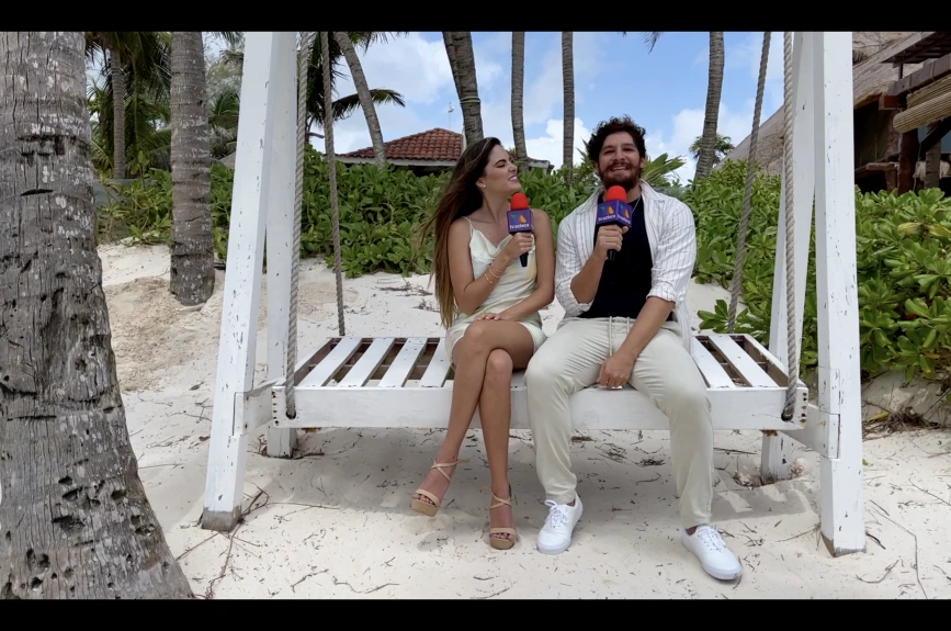 Sofia y Paco disfrutando de la brisa.png