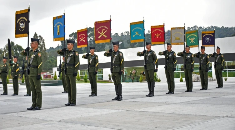 ¿Qué se estudia para ser militar en México y cuántos años dura la carrera?