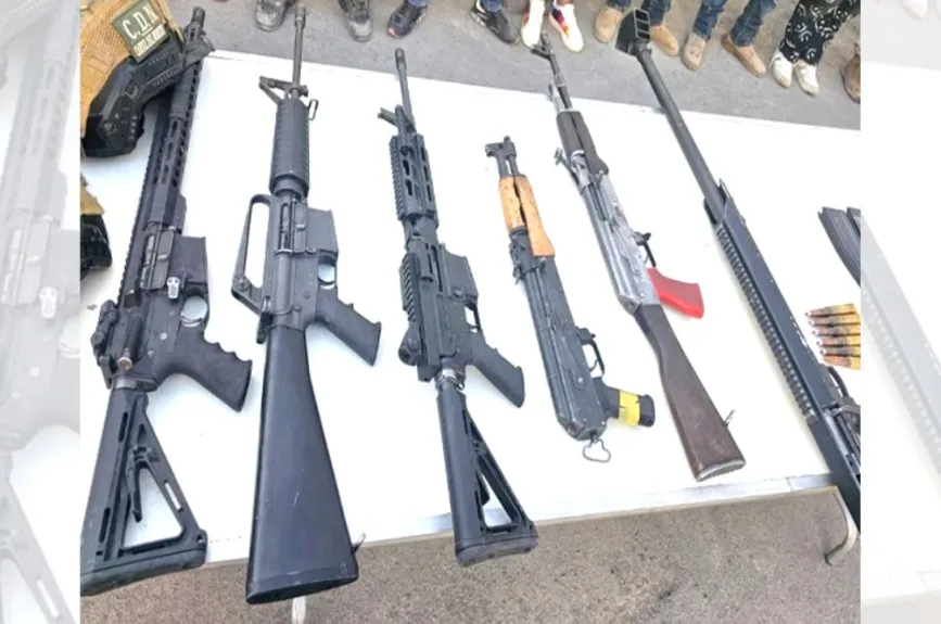 FOTOS: Cae en Hidalgo, Nuevo León, sicarios con arsenal del Ejército y fusil Barret