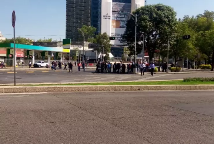 Trabajadores del SME piden audiencia con Bartlett por lo que se movilizan en CDMX