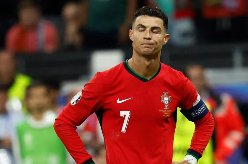 Cristriano Ronaldo se lamenta tras fallar su penal.jpg