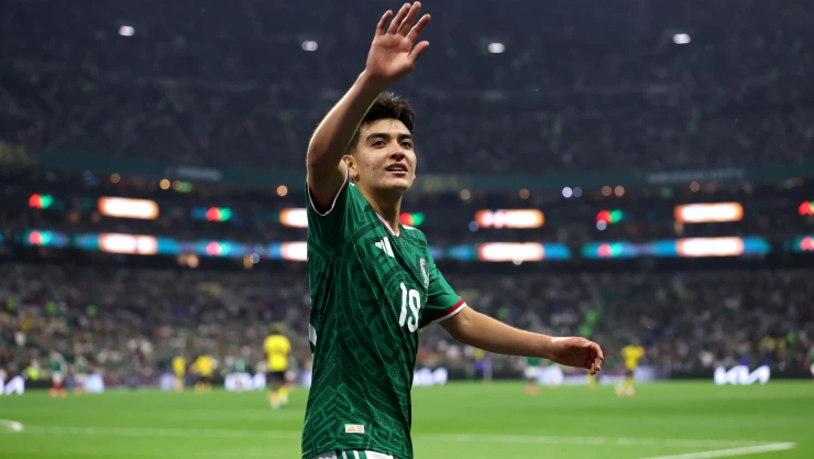 Gilberto Mora termina la preparatoria tras el Mundial 2026; así fue su graduación después de la eliminación de México