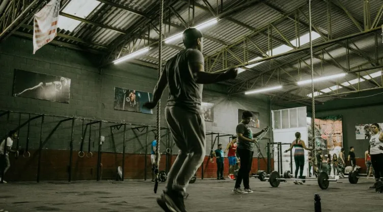 por-que-no-bajas-peso-gimnasio-entrenadores.jpg