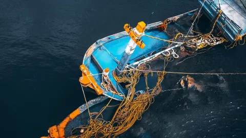 Se hunde bote con estudiantes a bordo y mueren 11 en Camboya.