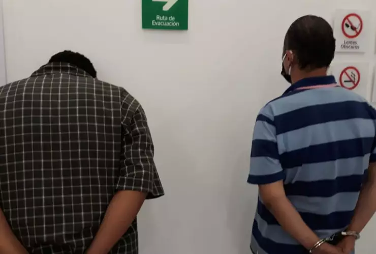 Detienen a dos hombres por intentan robar con documentos falsos