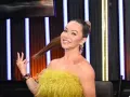 Chiquis, quien lucía un atuendo increíble, brilló no solo por su belleza sino también por su talento. Su presencia en el Sexto Concierto complementó perfectamente el nivel del evento, y su crítica agregó un toque de elegancia y profundidad a la noche. Chiquis no solo evaluó las actuaciones con su característico ojo crítico, sino que también deslumbró con su estilo y gracia.