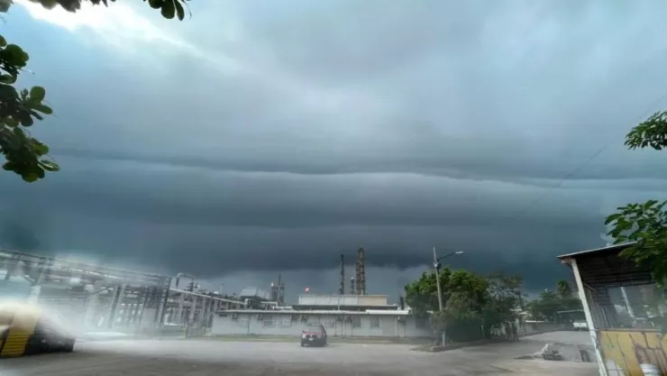 Regresa fenómeno de la mega nube cinturón o nube escudo Shelf Cloud a Tamaulipas, la primera fue hace dos semanas.