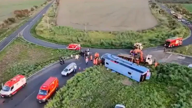 VIDEO: Autobús de pasajeros volcó en Brasil: 10 personas murieron, incluidos dos niños