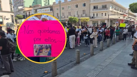 Estudiantes y docentes marchan en Xalapa