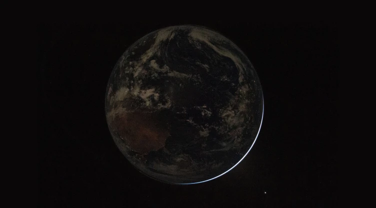 Revelan fotos inéditas de la Tierra tomadas desde la Luna