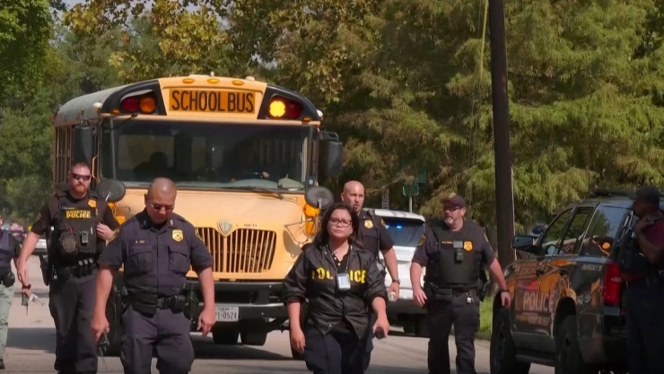 Policía responde a llamada de tiroteo activo en escuela; era un engaño