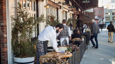 ¿Por qué menos personas salen a restaurantes en EU?.jpg