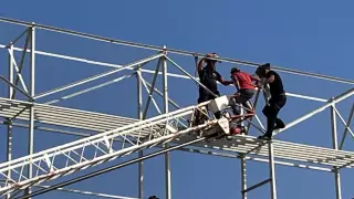 ¡Ya le gustó! Hombre que trepó a estructura metálica en bulevar, el mismo que subió a torre en Malecón de Veracruz