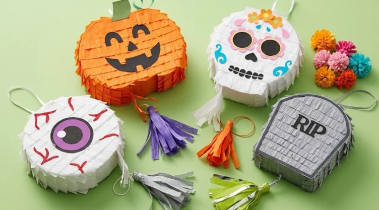 Cómo hacer mini piñatas de calaveritas con cartón reciclado: 3 ideas