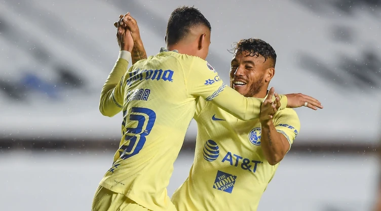 América festeja su gol ante los Gallos de Querétaro
