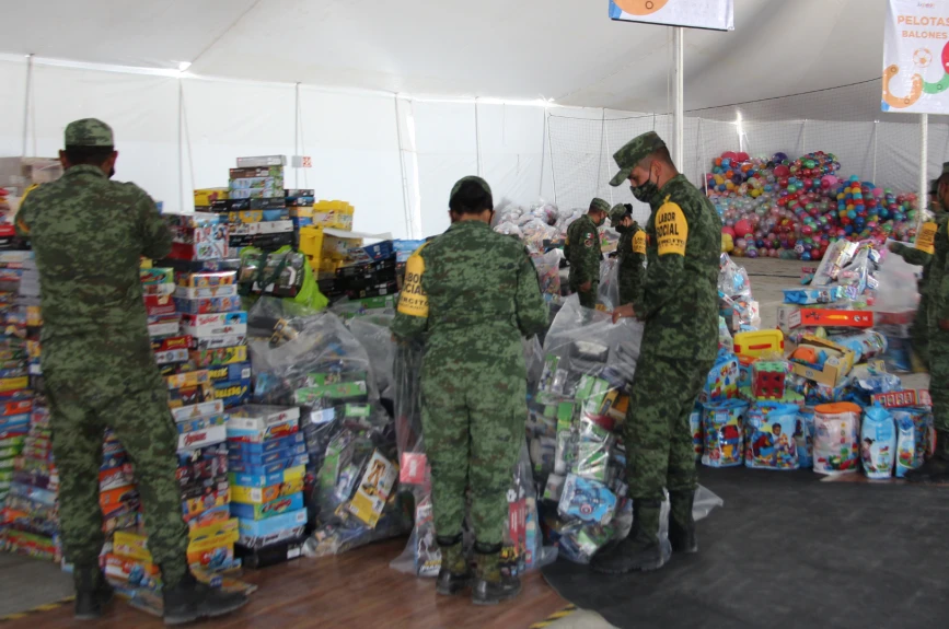 ¡La Secretaría de la Defensa Nacional nuevamente se une a las filas del Juguetón Azteca! ¡Unos verdaderos héroes!