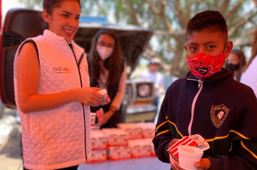 Visitamos a los niños de las ladrilleras de Chalco, Edomex y les llevamos un dulce regalo. ¡Revive los mejores momentos!