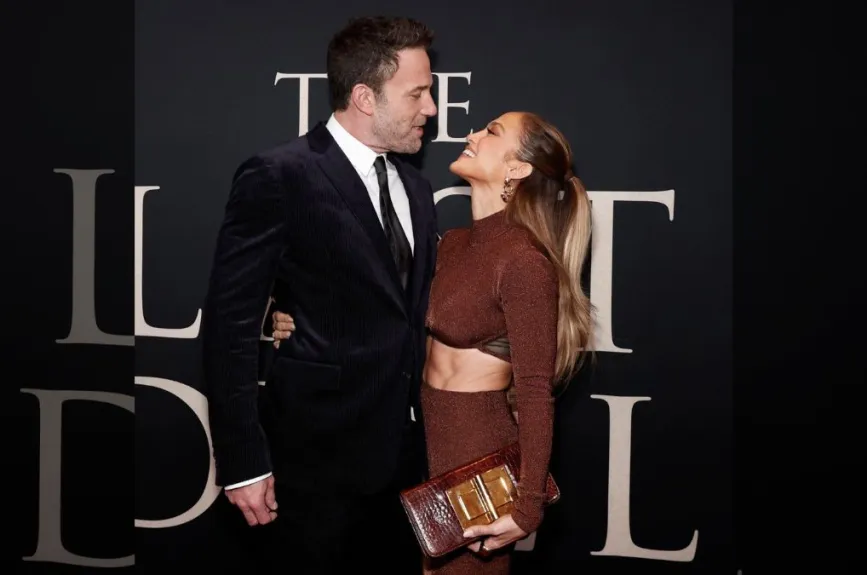 JLO y Ben sonriendo.jpg