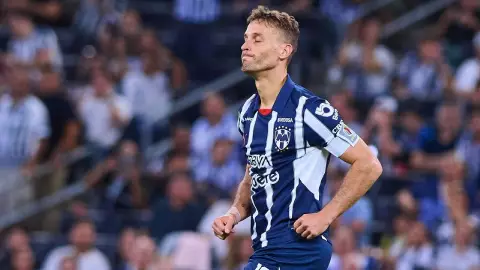 Sergio Canales vs Austin.jpg