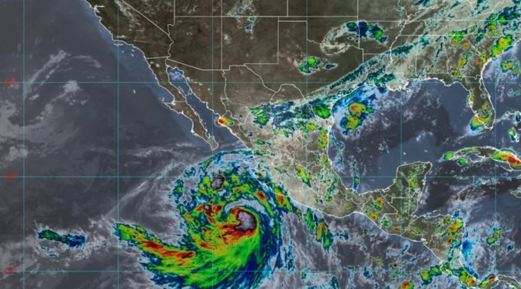 Kay se convierte en Huracán Categoría 1 en el Pacífico