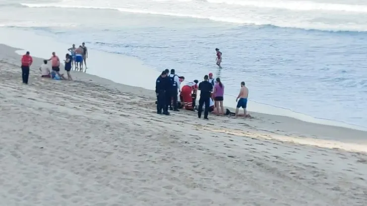 Muere adulto mayor tras ser arrastrado por el mar en Mazatlán, Sinaloa..jpg