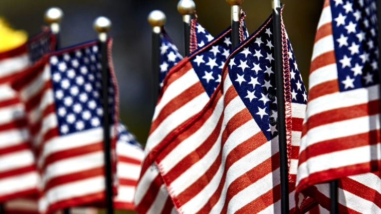 Banderas de Estados Unidos, por los días festivos del mes de junio