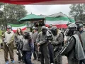 Los académicos se pusieron sus trajes especiales para la batalla con una mezcla de entusiasmo y nerviosismo. Cada detalle del equipo, desde las máscaras hasta las pistolas de pintura, contribuyó a aumentar la anticipación de la competencia.