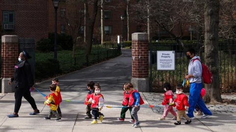 Cubrebocas, aliado para clases presenciales en escuelas, mitiga COVID