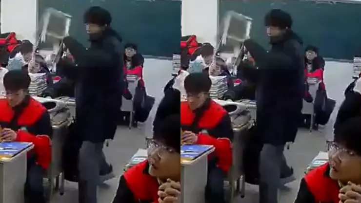 Golpeó a su compañero con una silla