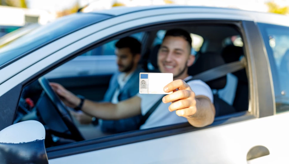 Las personas que no pueden tramitar su licencia de conducir permanente gratis en junio