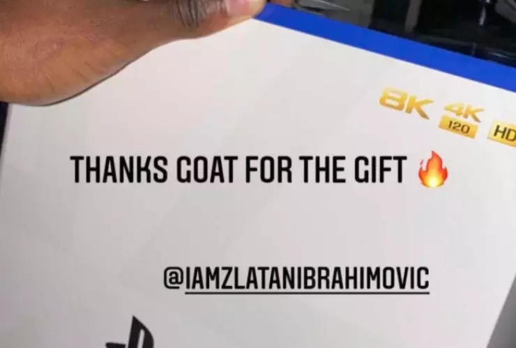 Zlatan regaló el Play Station 5