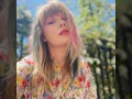 Taylor cabello de colores.jpg